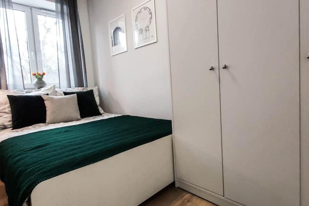 Bezagenta Mozart4 2 Room Easy Transit To City Wifi Warszawa Eksteriør bilde